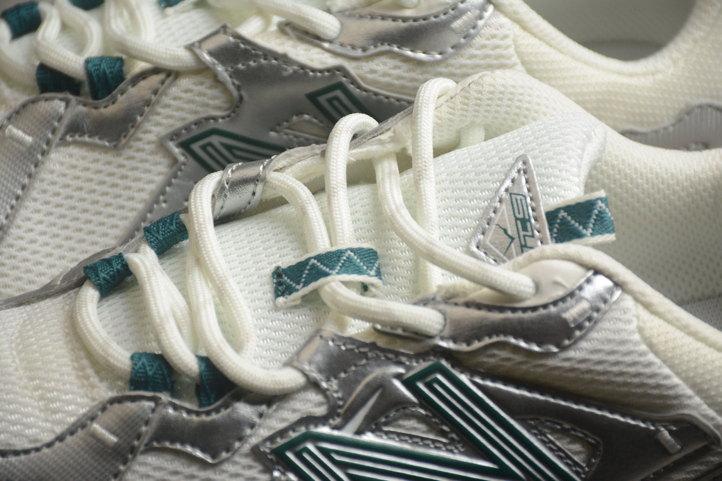 New Balance 610T