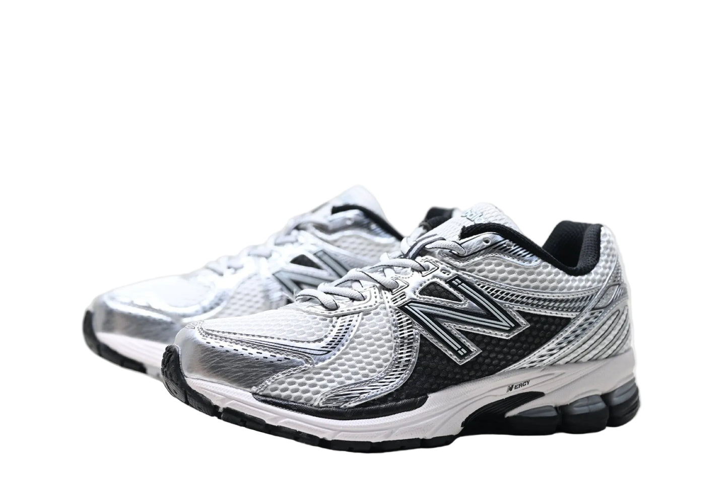 New Balance 860
