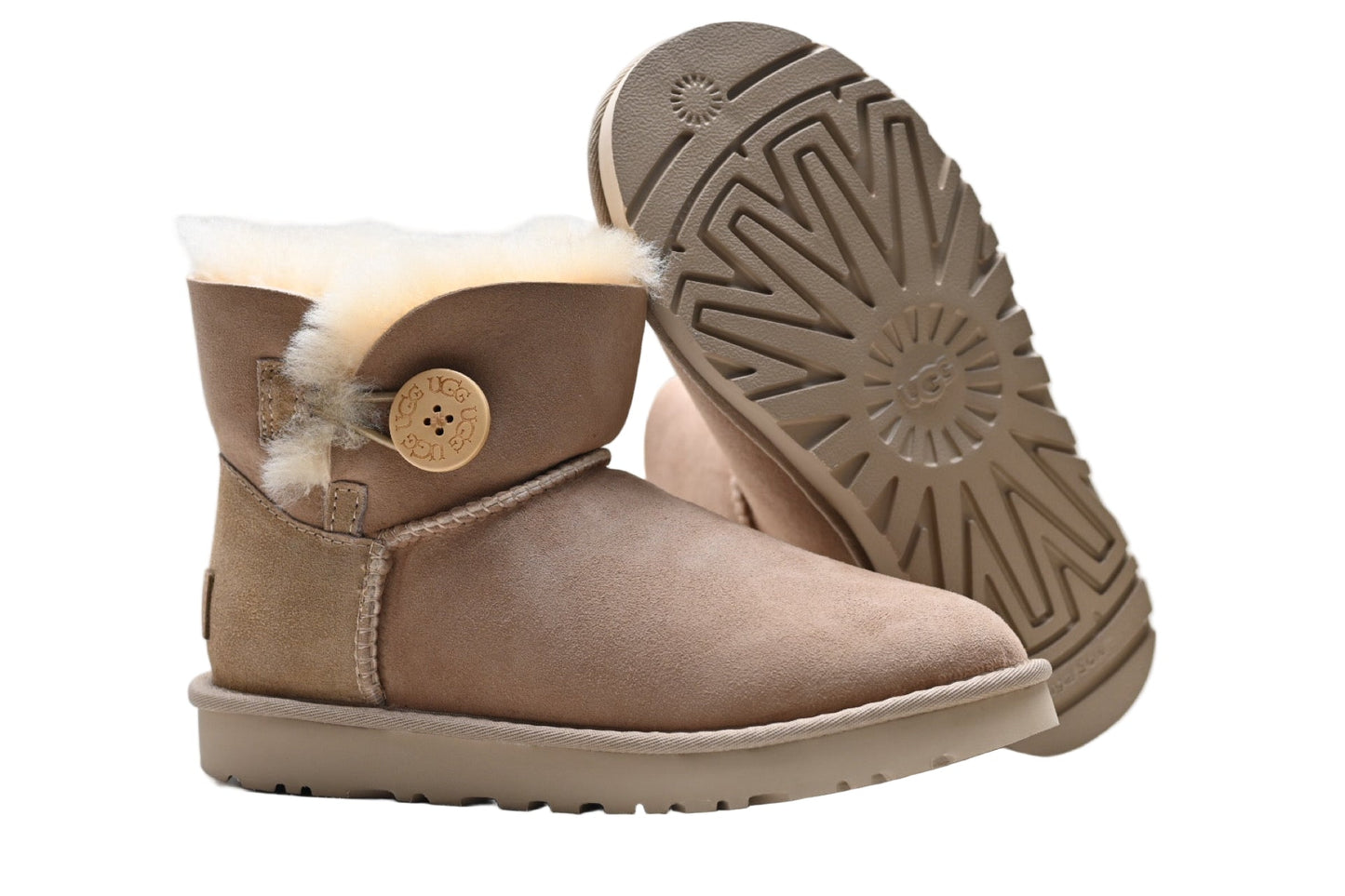 UGG Mini Bailey Button II